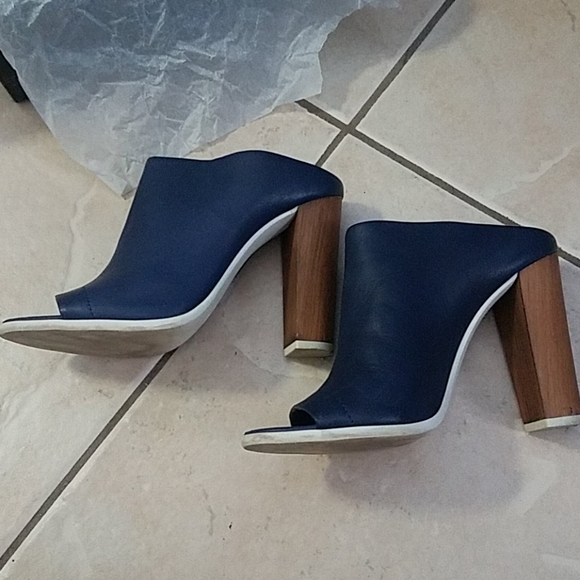 VINCE "Allison" Open Toe Blue Mules IOB Sz 9.5 - Picture 9 of 9